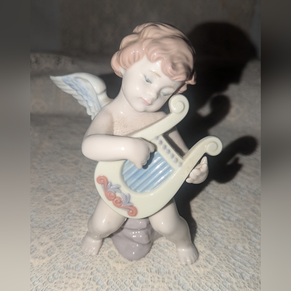 Lladro Cherub Angel Adagio with harp. 6628
